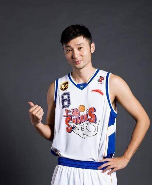 刘炜在最新一场篮球比赛中表现优秀