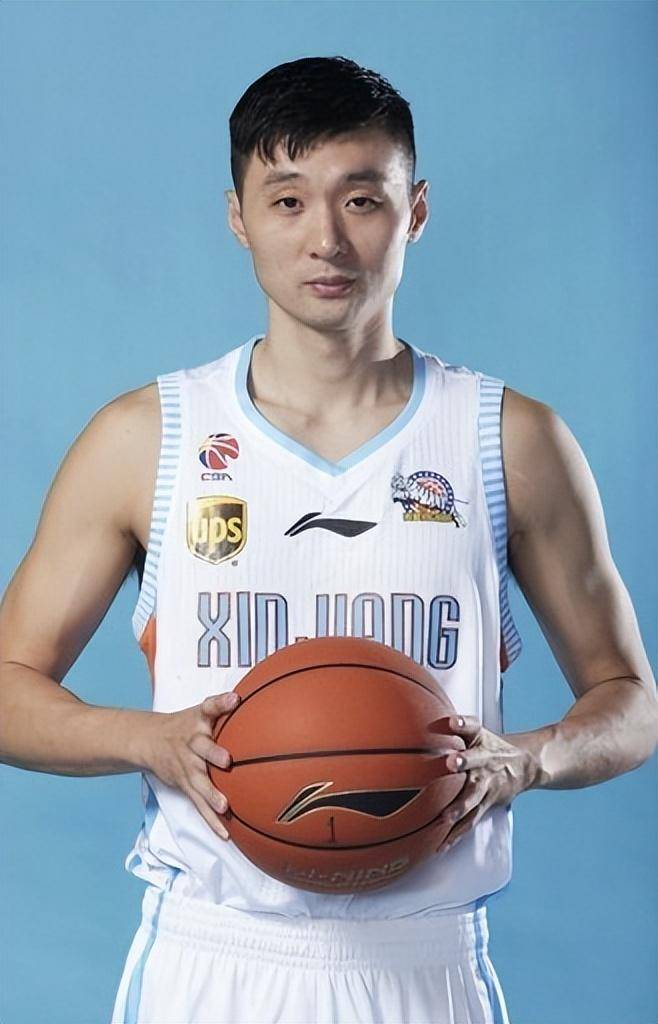 刘炜在最新一场篮球比赛中表现优秀