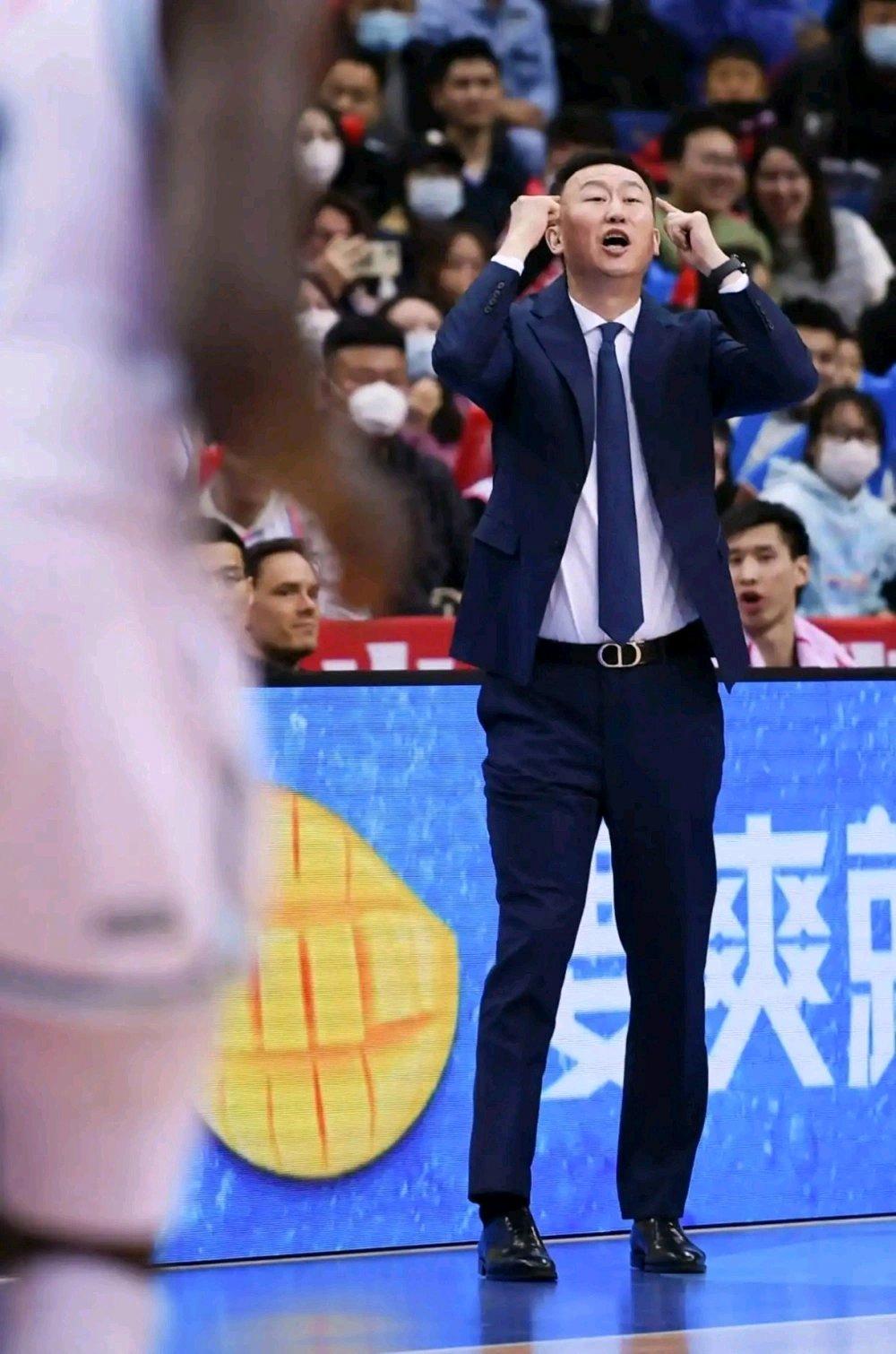 人队主帅被解职，球队面临新变革