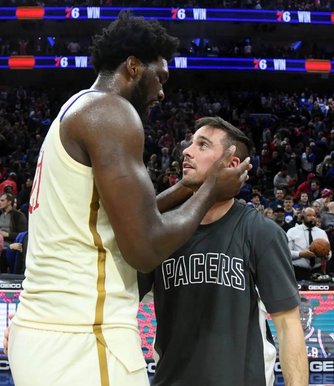 包含步行者队内讧不断，球员关系紧张的词条