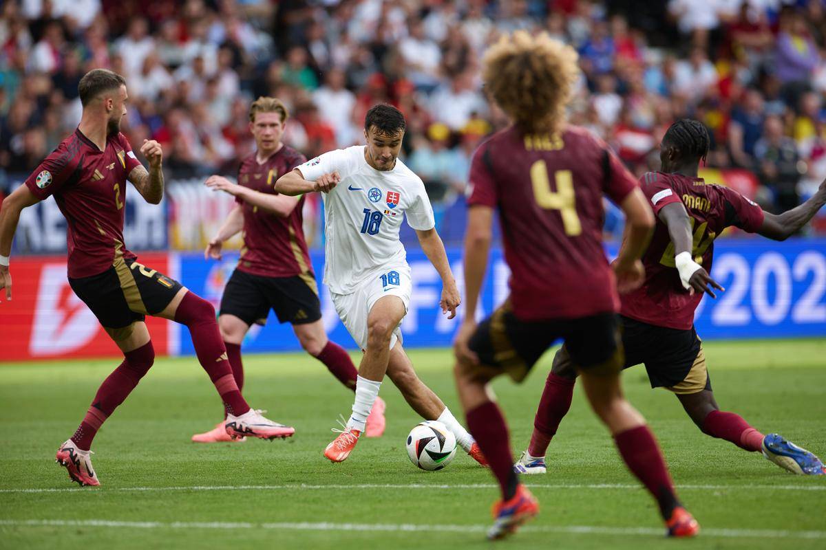 包含斯洛文尼亚队员表现抢眼，战至点球定胜负的词条