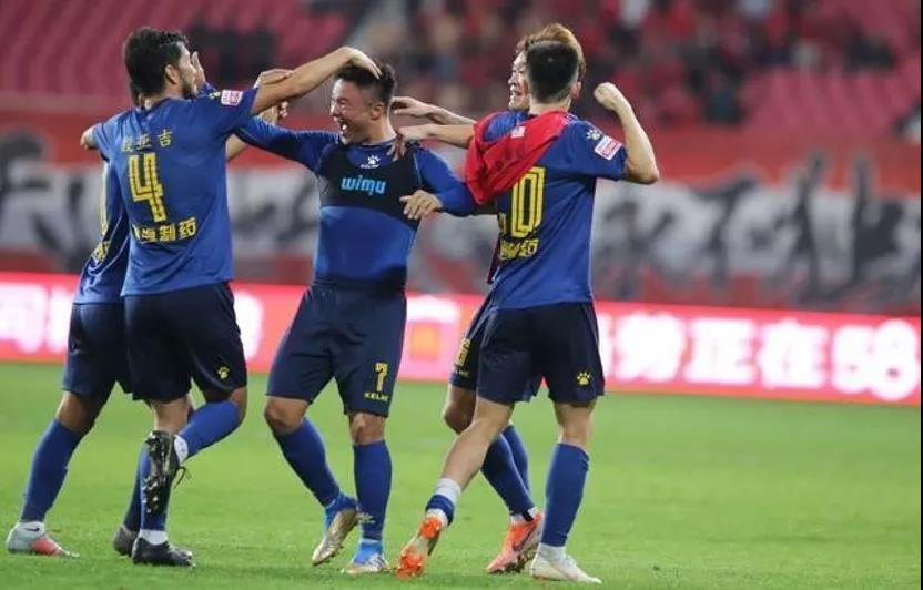 河南建业客场取胜青岛黄海，保持不败的简单介绍