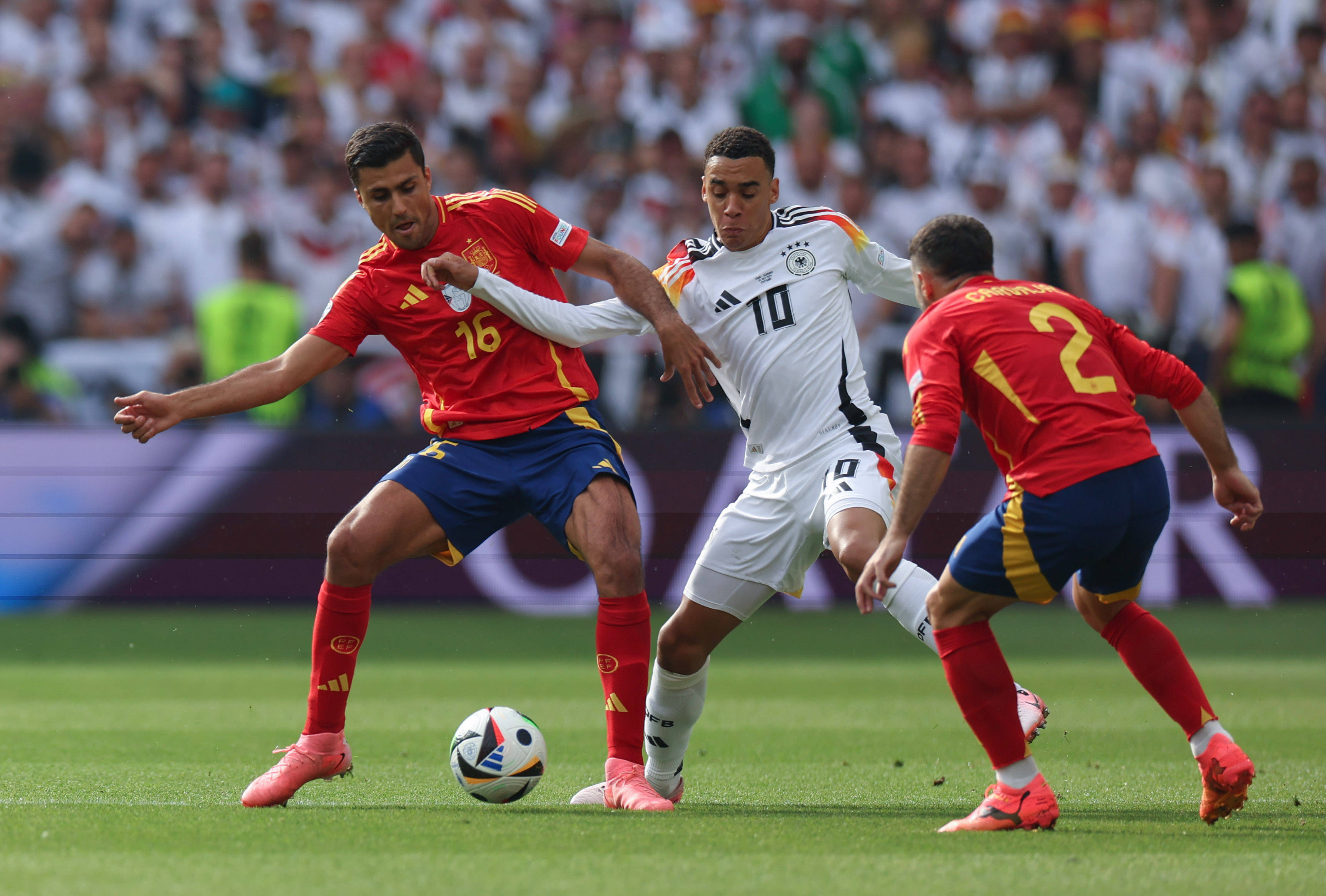 西班牙边锋或将加盟德甲球队，迎接挑战赛冠军