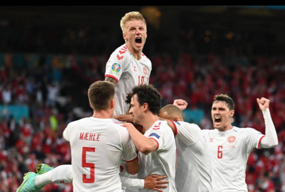 关于荷兰-逆转瑞士，小组赛三连胜锁定出线的信息