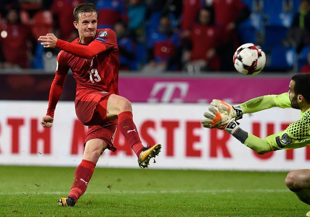 波兰队反客为主，晋级欧预赛淘汰赛