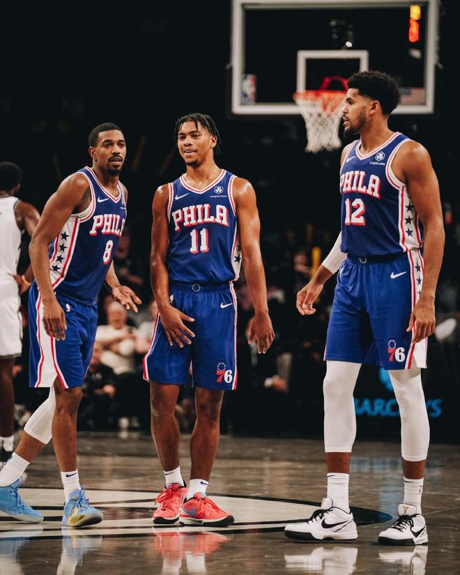 包含篮网新援表现不俗全队发挥出色稳住季后赛席位的词条