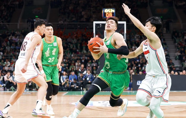 河南队战胜浙江队，取得关键胜利