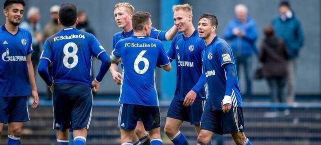 沙尔克04主场战胜沃尔夫斯堡