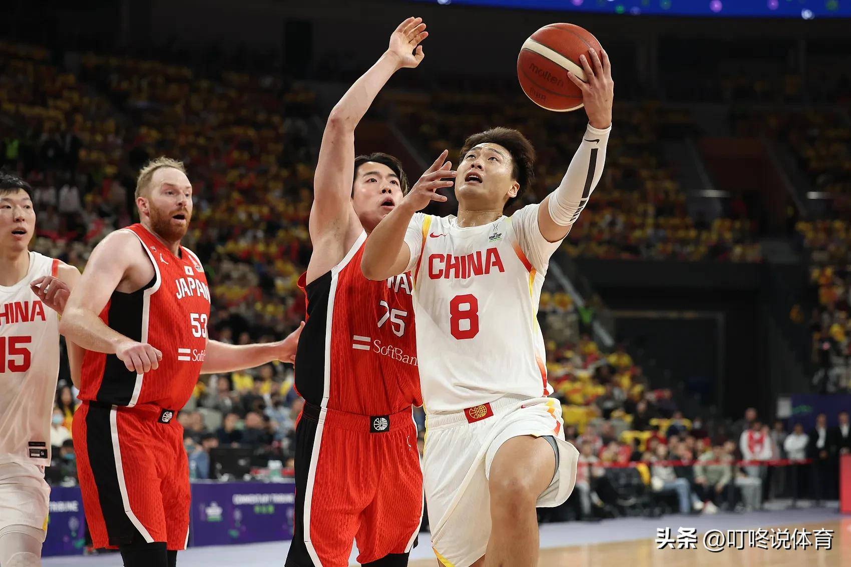 中国篮球联赛：球员们以胜利为目标全力拼搏的简单介绍