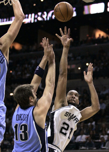 犹他爵士惜败马刺，遭遇阻击