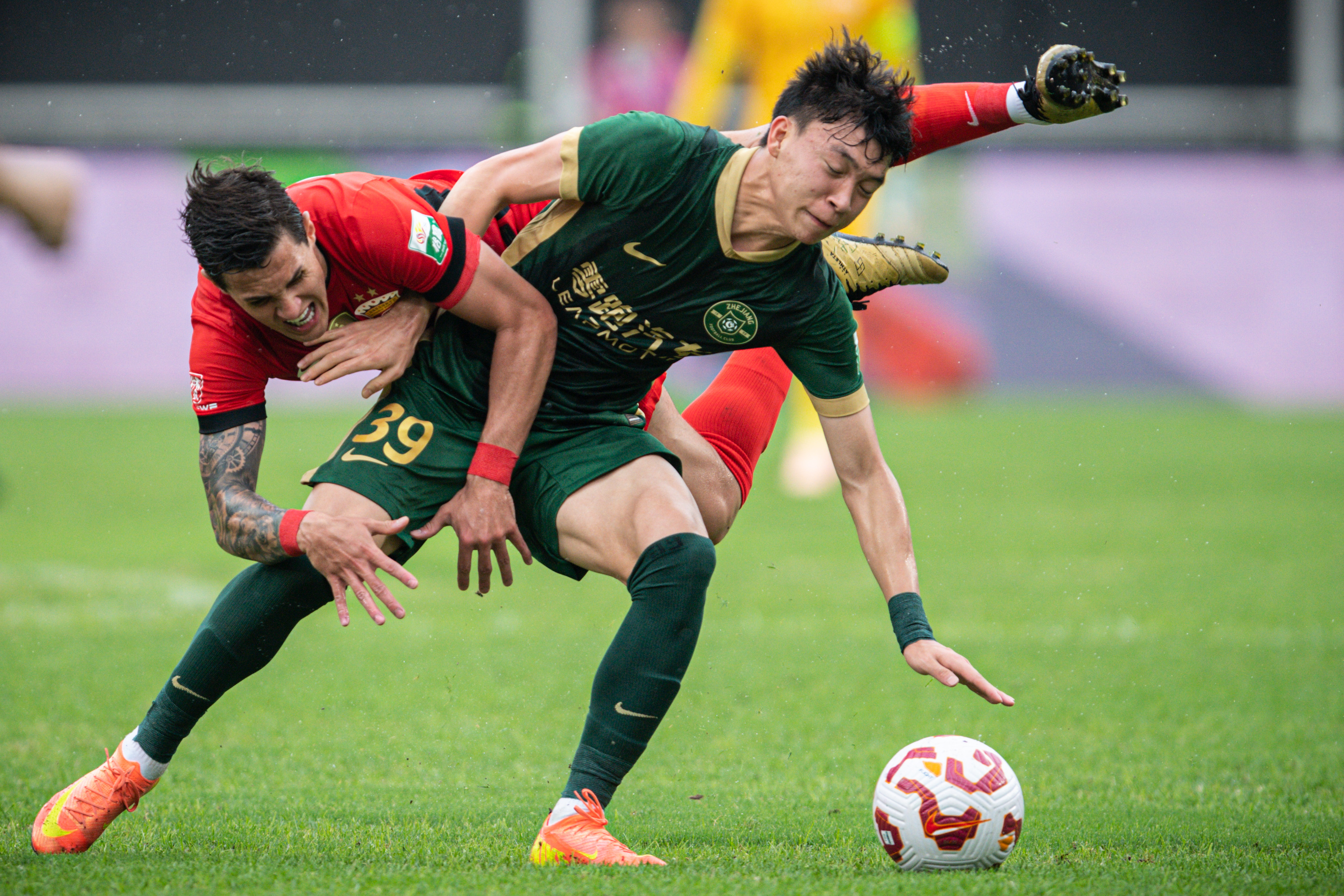 关于中超赛场上球员技战术出众，角逐中展现实力的信息