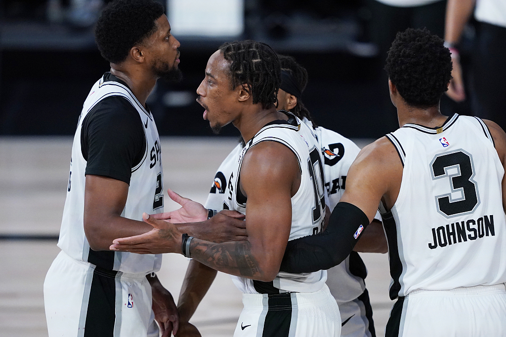 马刺主场力挫灰熊，德罗赞带领全队拔得头筹的简单介绍