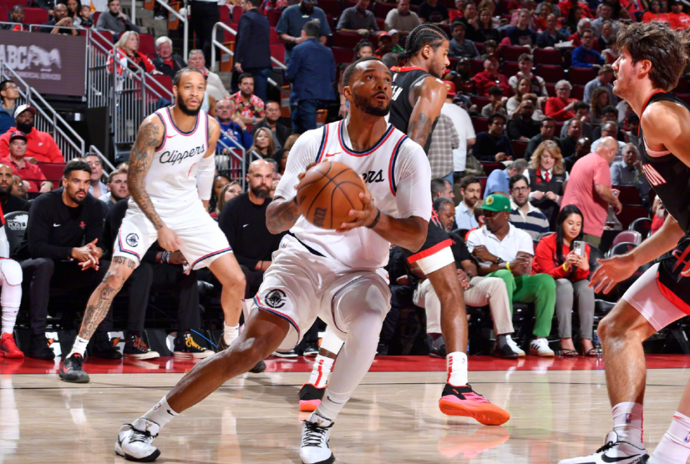 火箭主场大胜猛龙，哈登狂砍三双