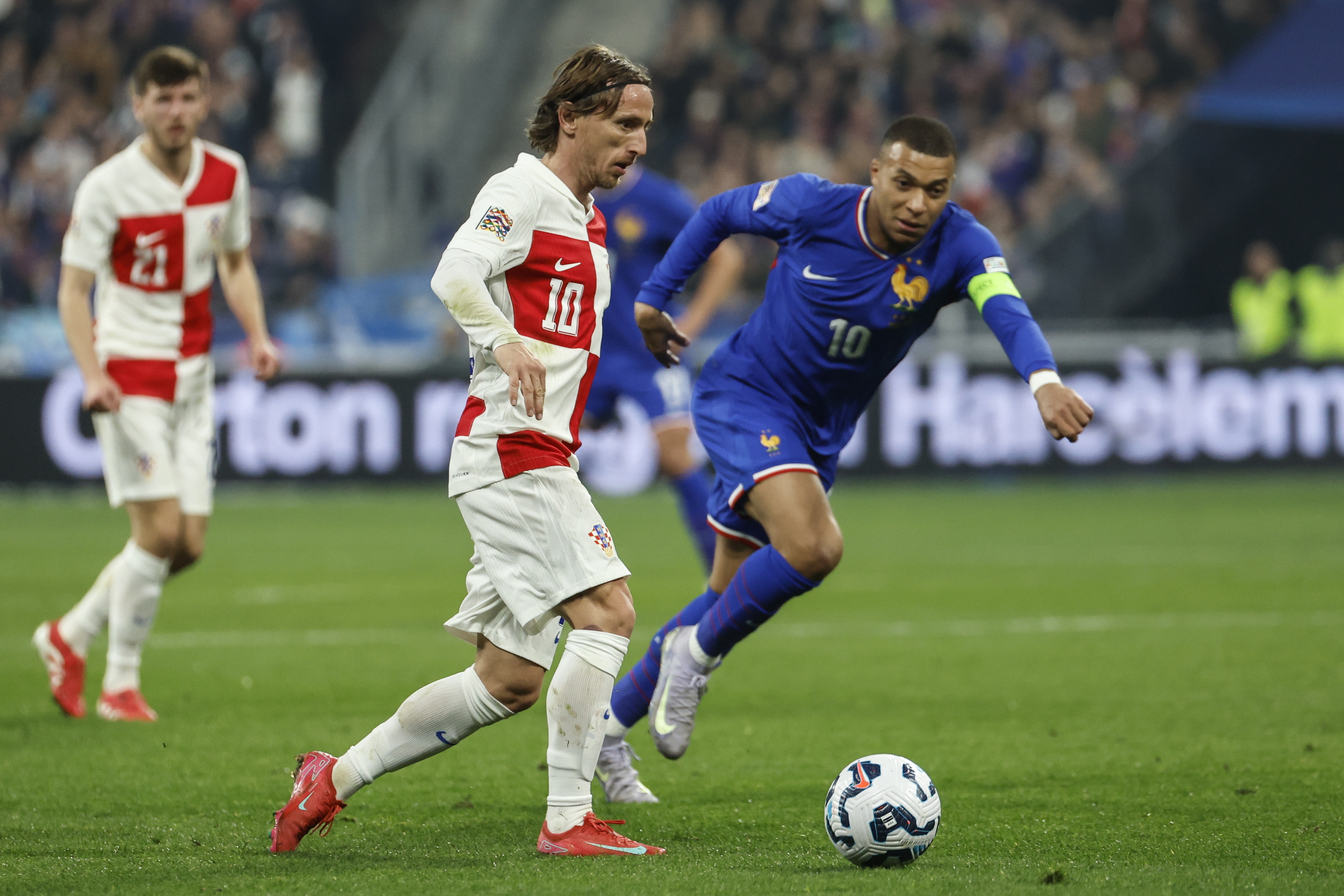 关于欧国联比赛半决赛首回合即将揭幕，火药味十足的信息