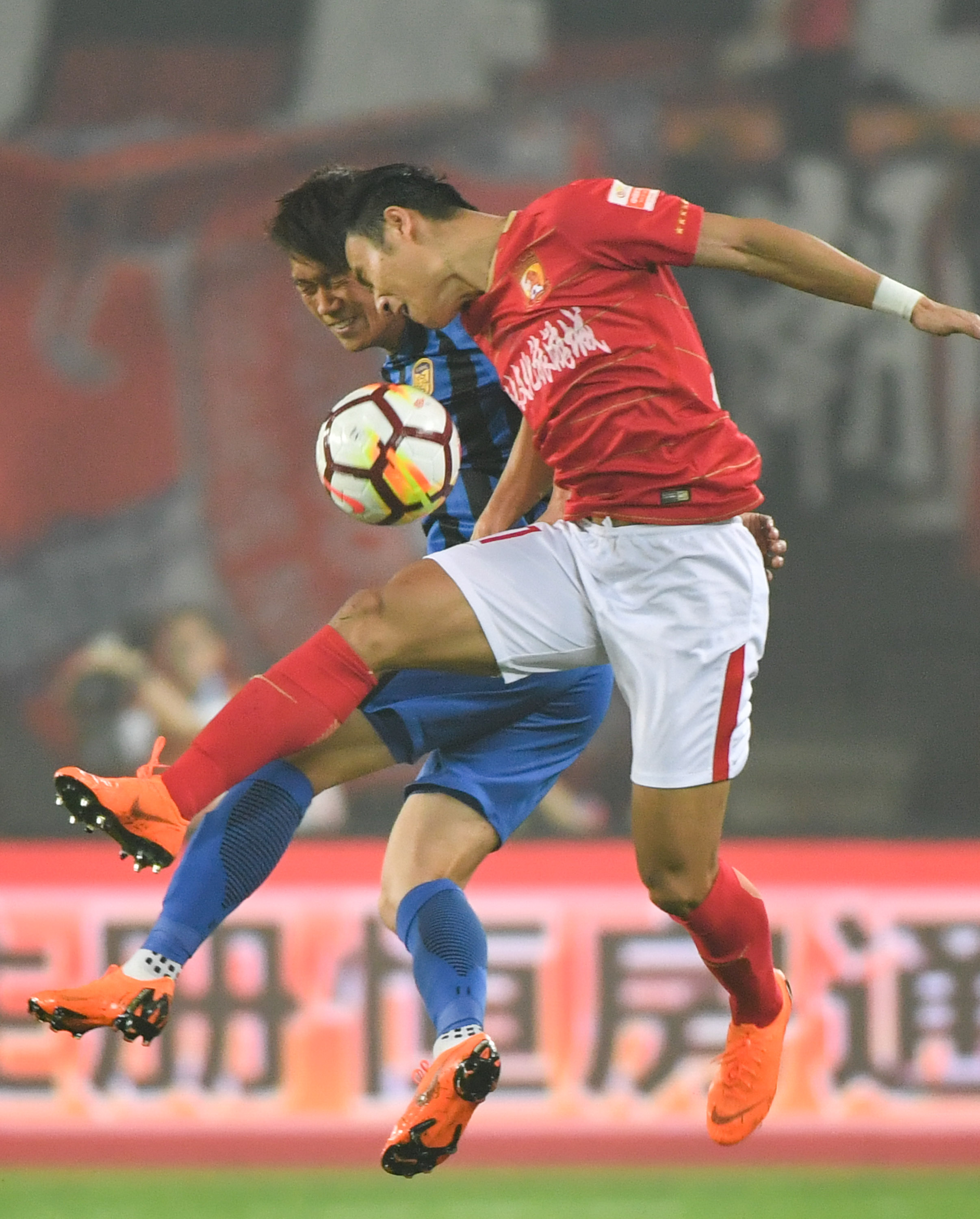 广州恒大主场不敌江苏苏宁，战况激烈的简单介绍