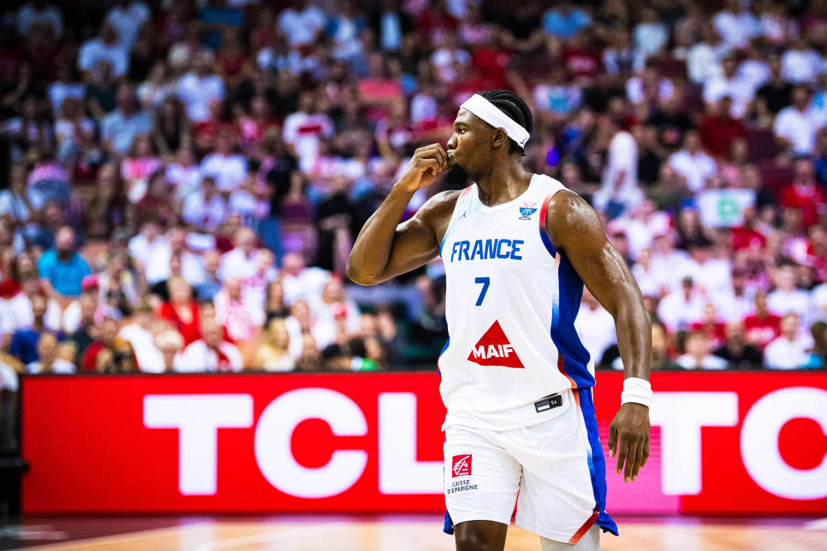 斯洛文尼亚队实力压制，成功晋级