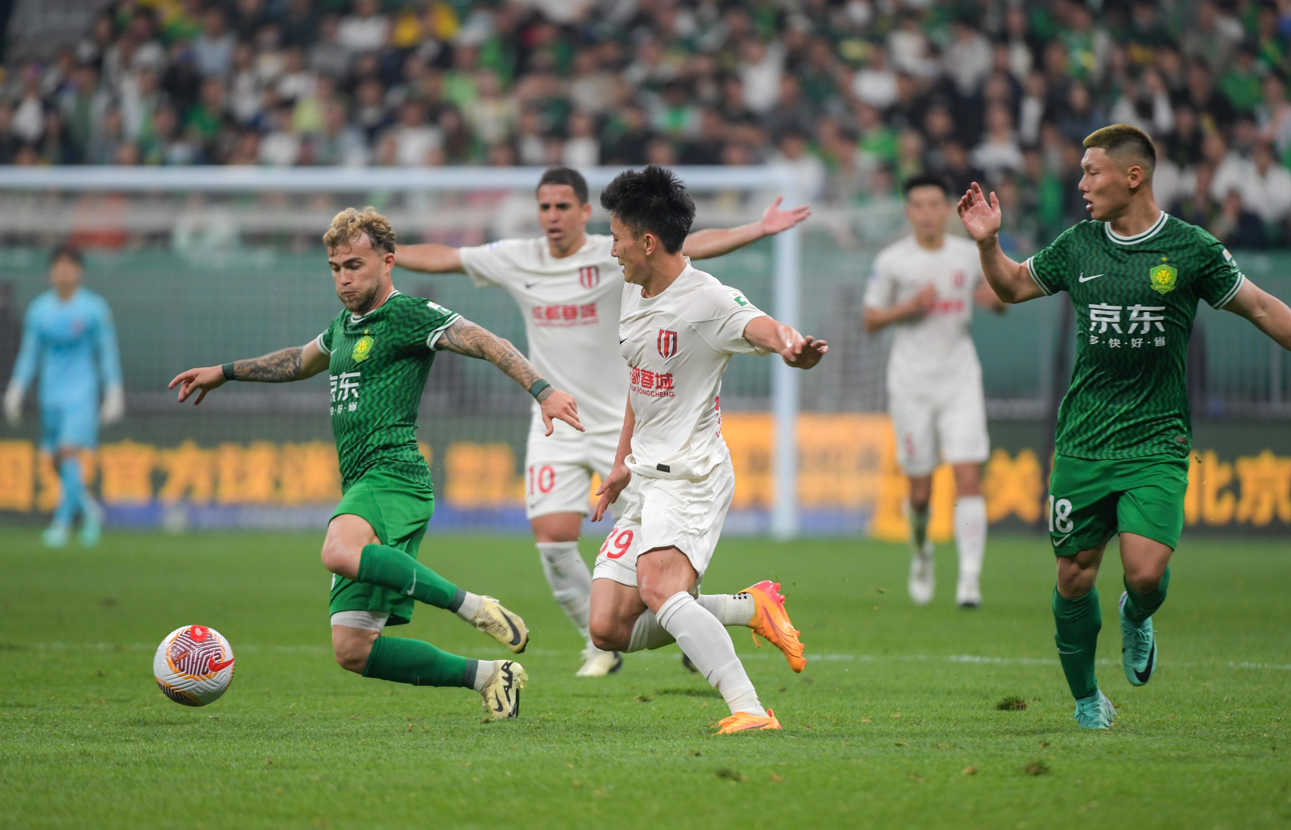 国安客场击败申花,迎来连胜 国安客场击败申花,迎来连胜