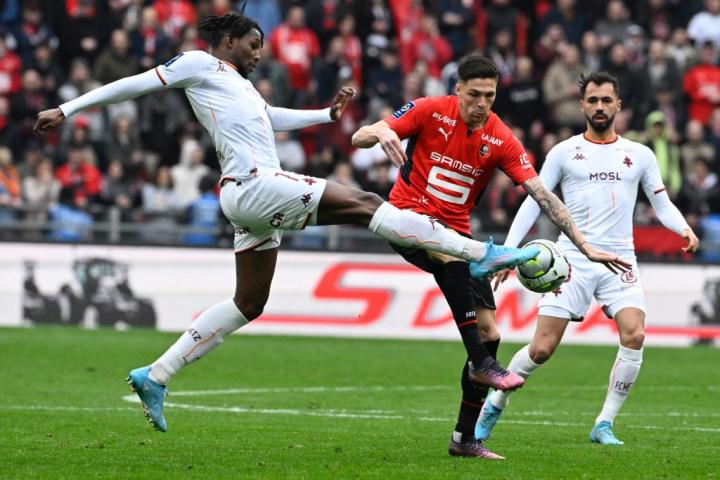 包含雷恩后防表现出色,助球队稳住战局的词条