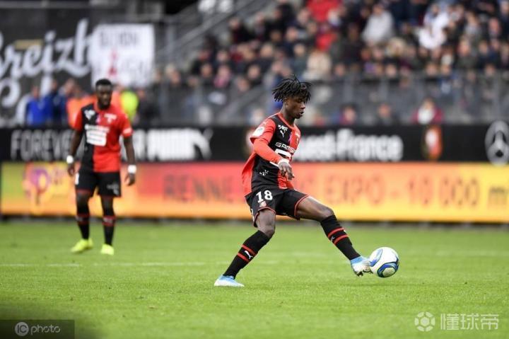 包含雷恩后防表现出色，助球队稳住战局的词条